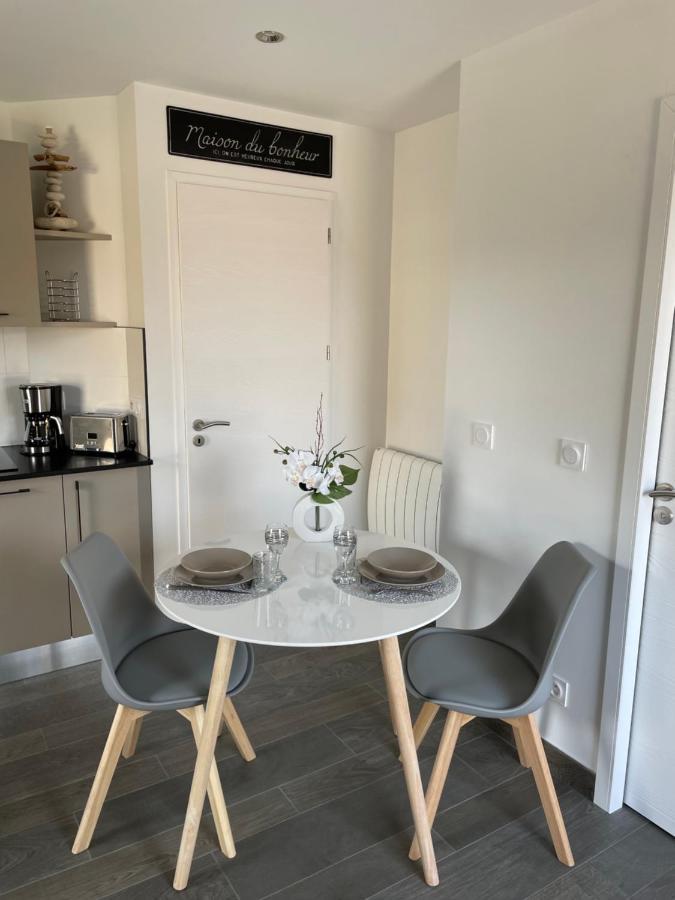 Au Charme Des Marees Apartment Lion-sur-Mer Ngoại thất bức ảnh